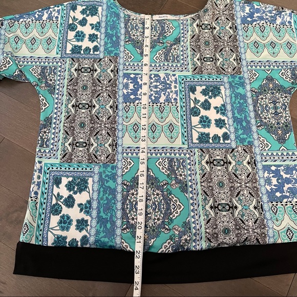 RICKI’S Women's Patterned Blue Green White Black 3/4 Sleeve Scoop Neck Top - Picture 5 of 6